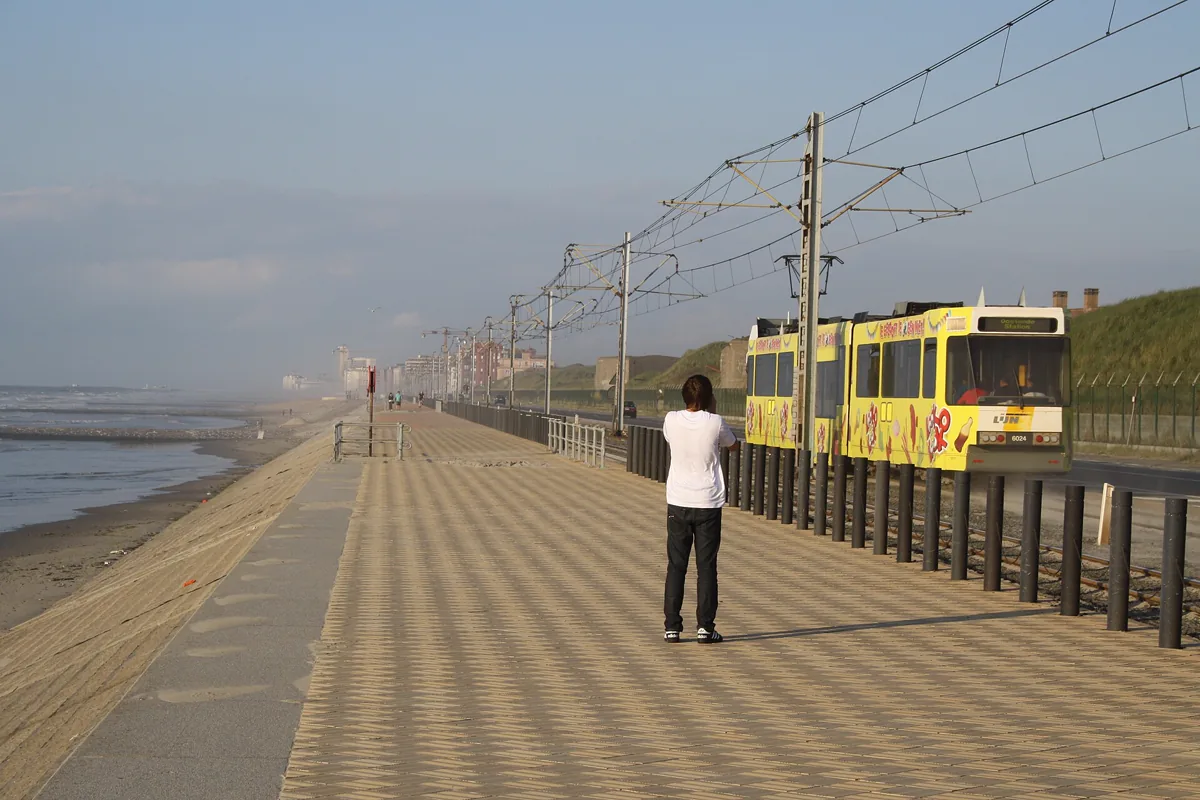 Nördlich der Station Raversijde-Domein Raversijde